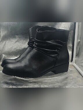 O Mountain Sole Black 1 Inch Heel Ankle Booties sz 11